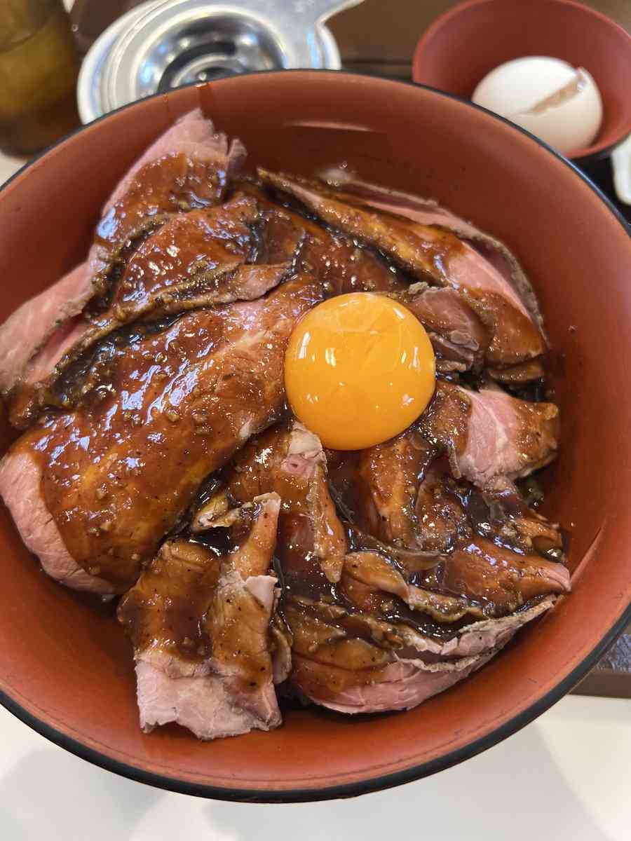 すき家でローストビーフ丼を注文したら犬の餌EXみたいなの提供されて涙「ロスト ビーフ丼やんけ」「はずれofはずれ個体すぎる」