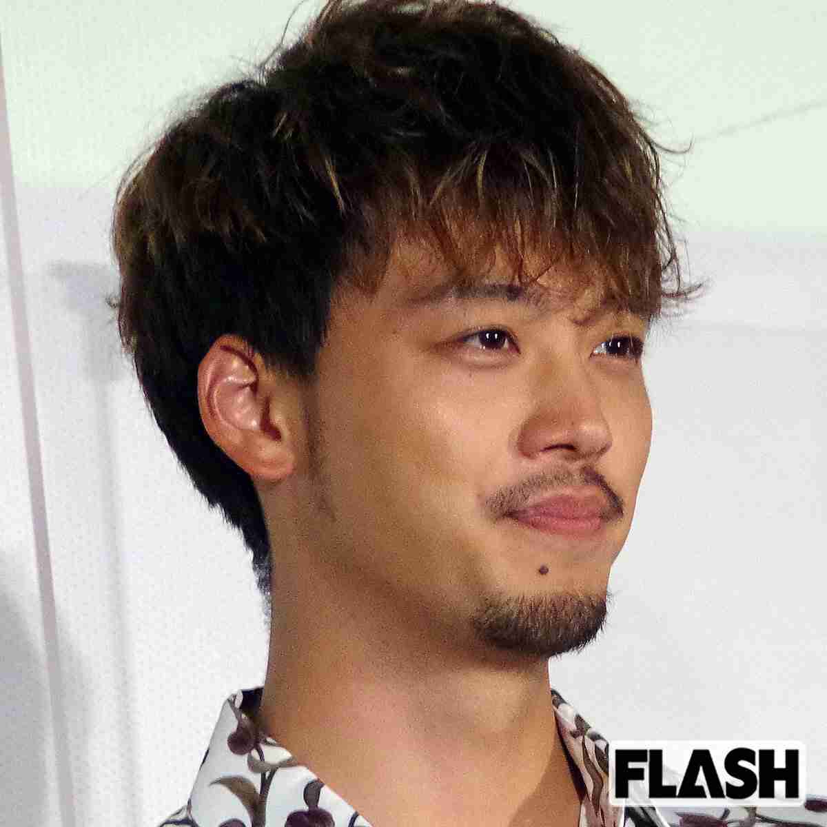 竹内涼真『じゃあつく』で見せる「勝男の肌着」が大人気! ネットで“特定”されたブランドに真偽を聞いた（SmartFLASH） - Yahoo!ニュース