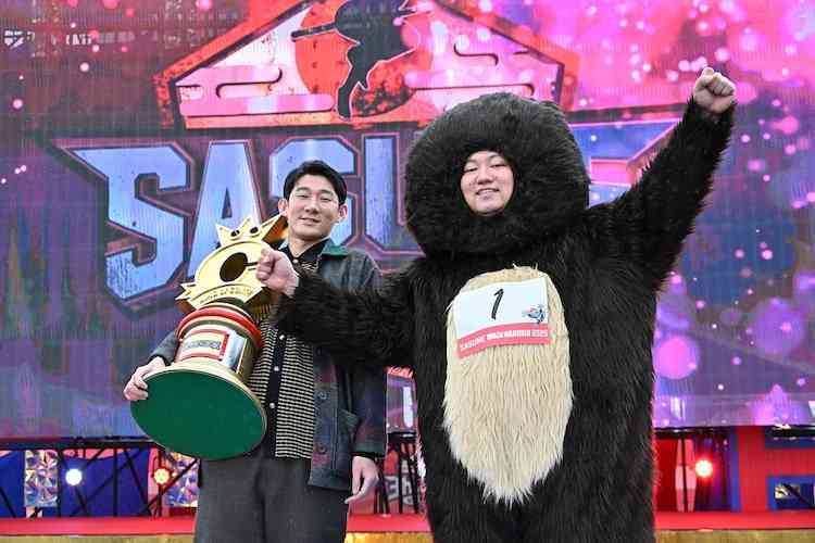 「SASUKE2025 ～第43回大会～」に出演するロングコートダディ。兎（右）が挑戦する - ロングコートダディ兎がトップバッター「SASUKE2025」エース、さや香石井も登場 [画像ギャラリー 1/8] - お笑いナタリー