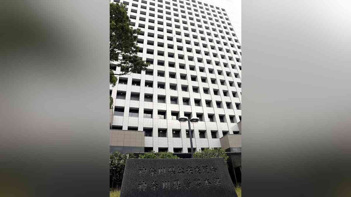 神奈川県警巡査長、取り調べ室で男子中学生の胸ぐらつかむ : 読売新聞