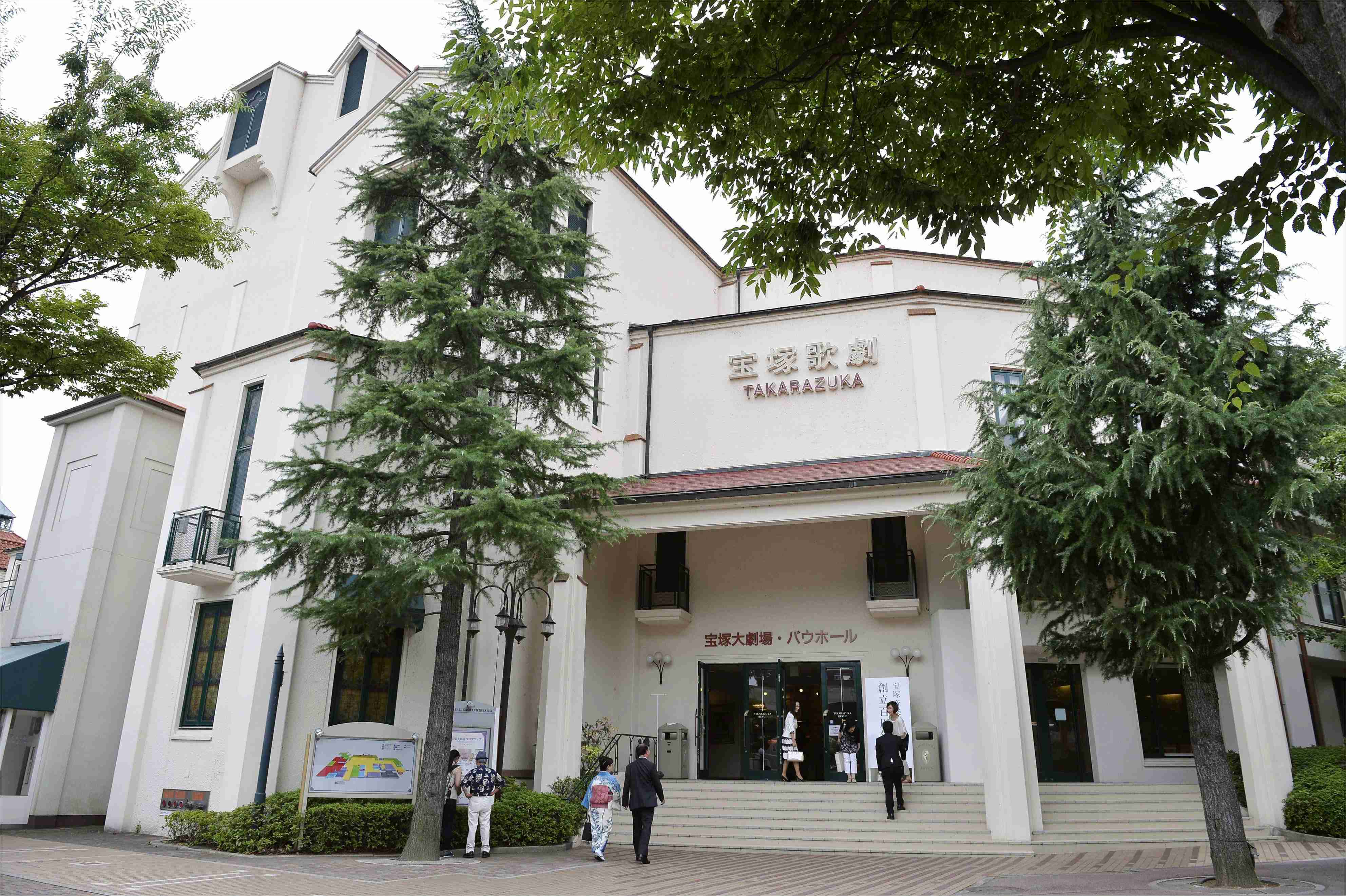 宝塚歌劇を直撃したキャンセルカルチャー 宙組公演のソロ歌唱「海ゆかば」、SNSでの批判に迎合して取りやめ