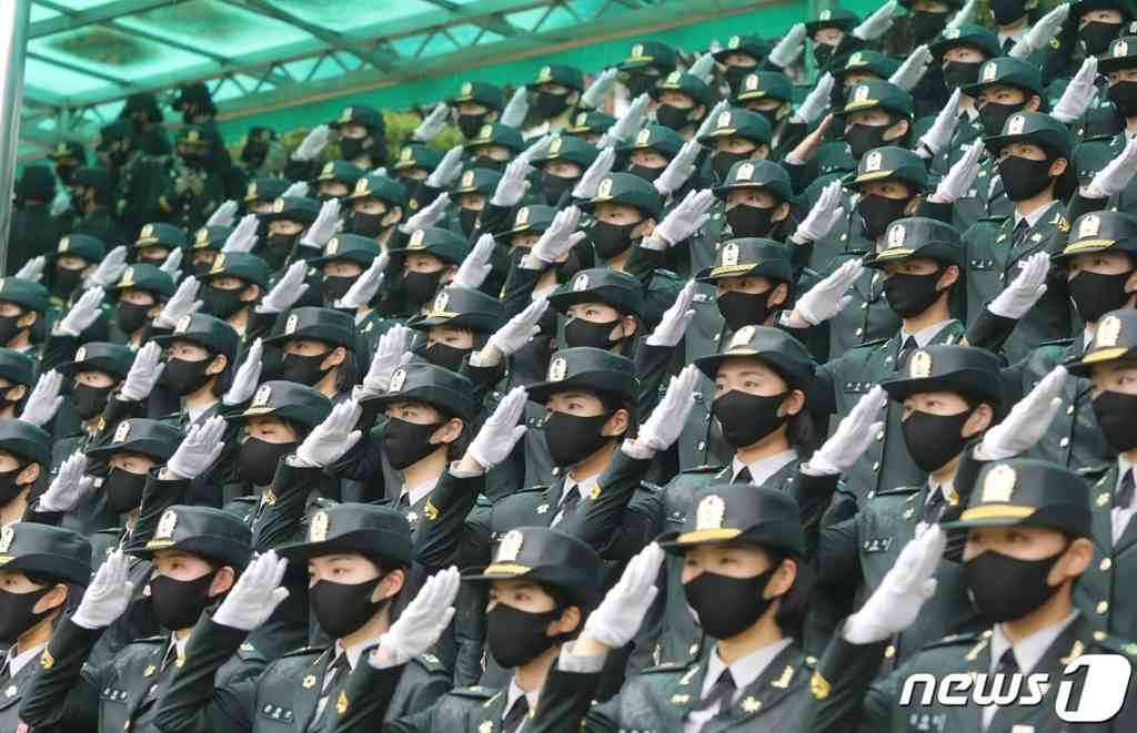 韓国軍に女性の現役兵は誕生するか…人口減少背景に制度化の動き（KOREA WAVE） - Yahoo!ニュース