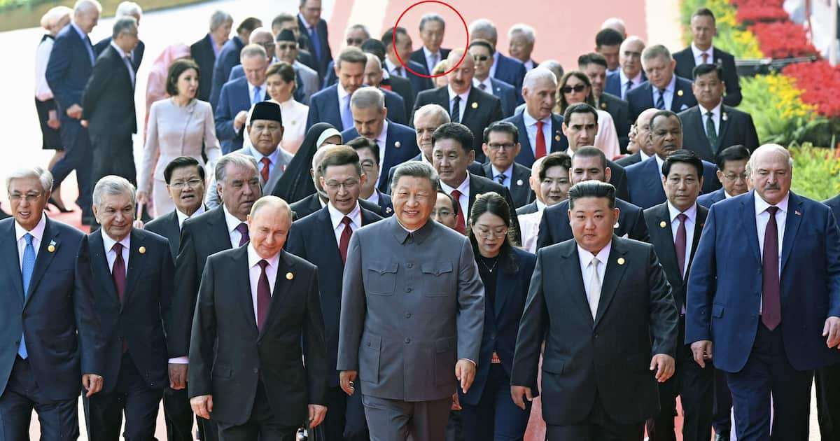 中国抗日戦勝式典に写り込む鳩山元首相の写真、SNSで拡散「この場に…恥ずかしい」 - 産経ニュース