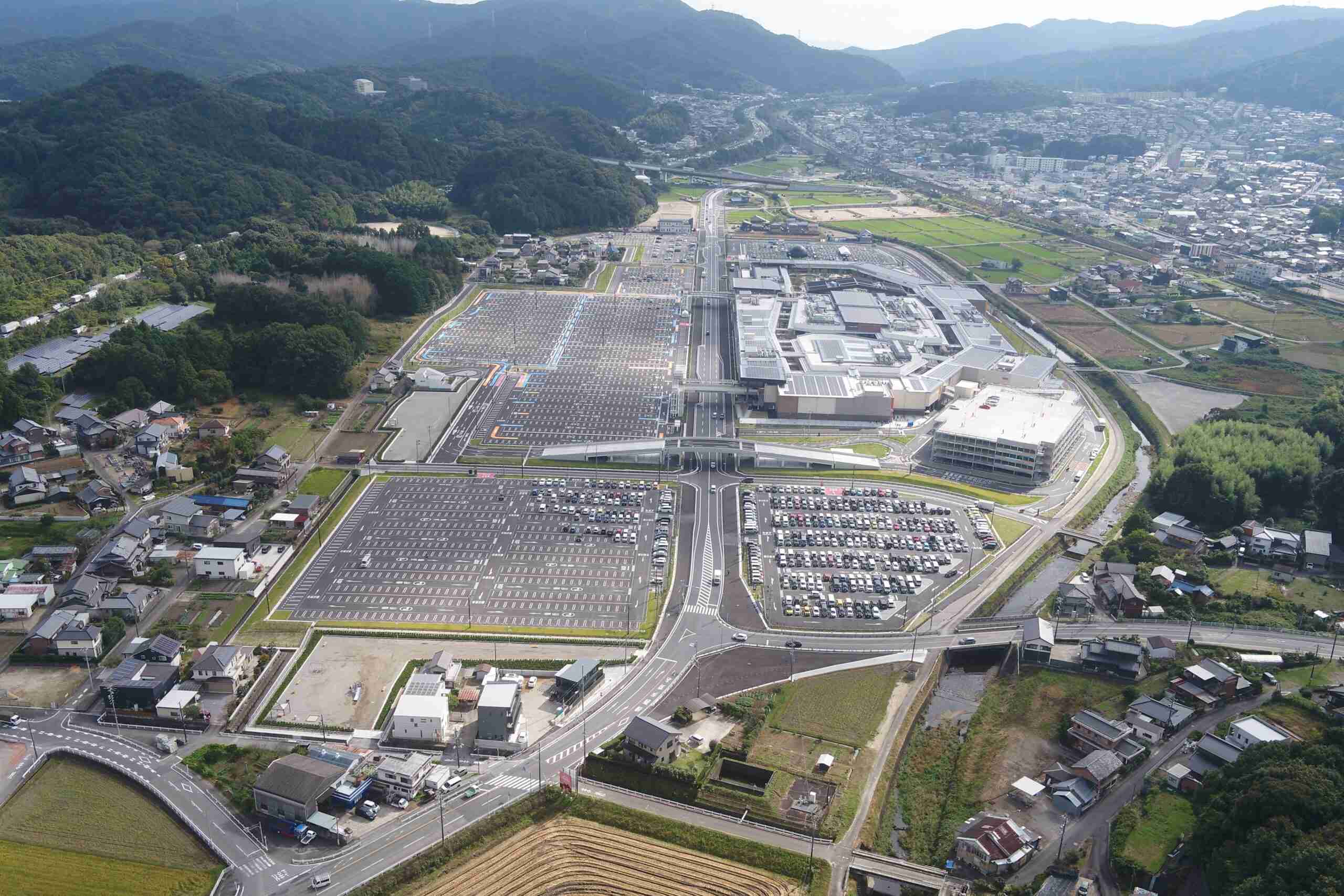 駅前一等地が空白に　地方の”老舗”スーパー閉店、地元に衝撃　「市全体が廃れた印象になる」住民も経済界も地域の衰退に危機感