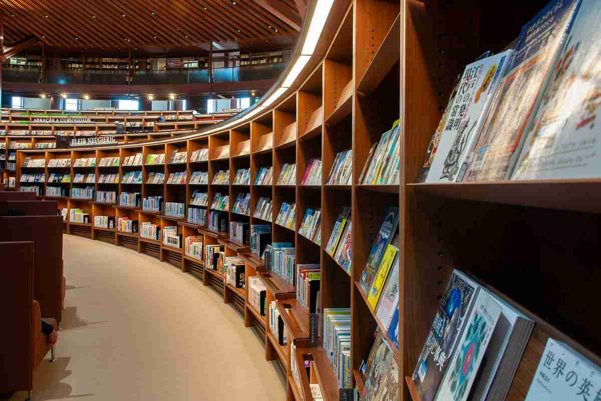 「タイパが悪くて受動的だから」…“本を読まない人”は読書にどんな印象を抱いているのか？　日本人の6割が「月に1冊も本を読まない」時代の実態 | デイリー新潮