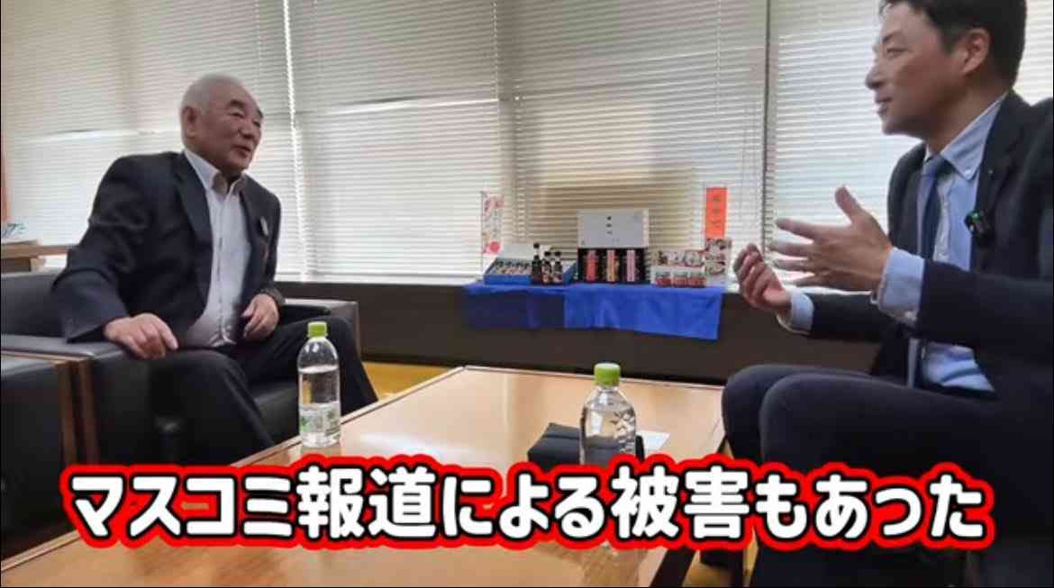 「社会人としてヤバすぎない？」兵庫・斎藤知事　公務中スマホいじりで町長に“生返事”…自撮り疑惑も浮上でネット騒然