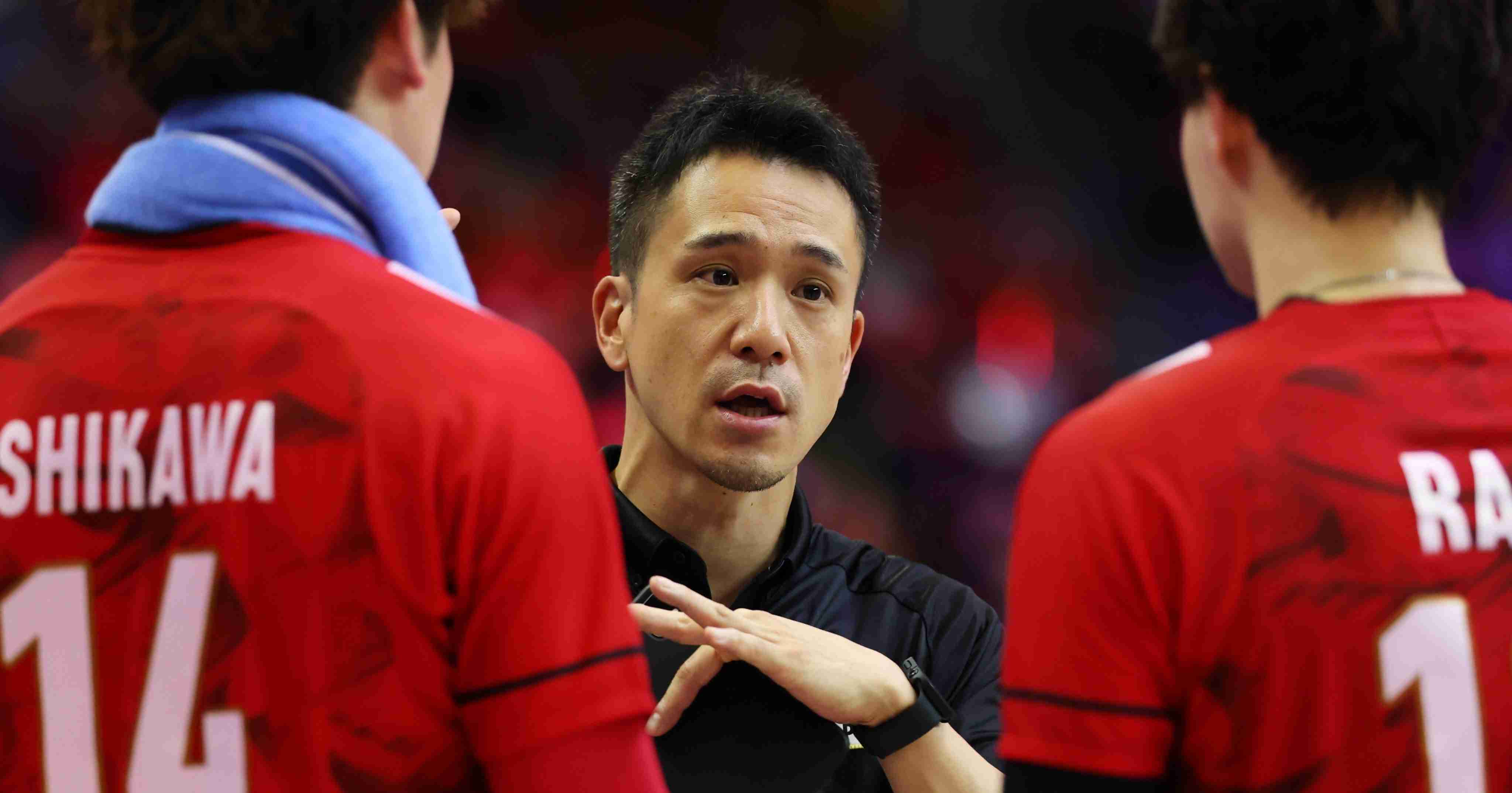 「ピークがずれてしまった」男子バレーなぜ負けた？ “日本代表の頭脳”伊藤健士コーチがSVリーグ開幕前に明かした危機感「宮浦の涙はショックでした」（3／4） - SVリーグ - Number Web - ナンバー