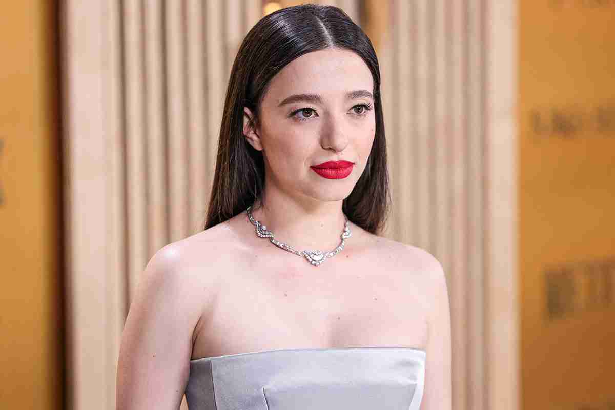 「スタイリストはクビにならないの？」米女優マイキー・マディソン（26）の“ほぼ裸ドレス”が物議…背景に“ボディ・ポジティブ”な考え方｜NEWSポストセブン