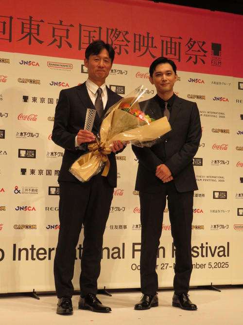 「国宝」李相日監督、花束贈った吉沢亮に「女形の背中をしていなくて、ようやく役が抜けたのか」 - シネマ : 日刊スポーツ
