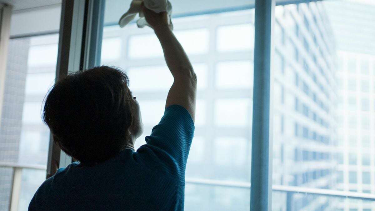 60歳を過ぎても子育てが終わらない…｢独身の息子が仕事を辞めひきこもりに｣還暦超えた母が清掃員になった日 定年後も働き続ける｢過労シニア｣の現実 | PRESIDENT Online（プレジデントオンライン）