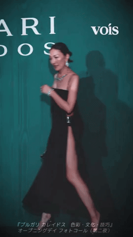 吉岡里帆の大胆デコルテ“漆黒ドレス”にファンも「ヒヤヒヤ」満島ひかり、鈴木京香ほか「東京国際映画祭」女優たちの美しすぎ姿