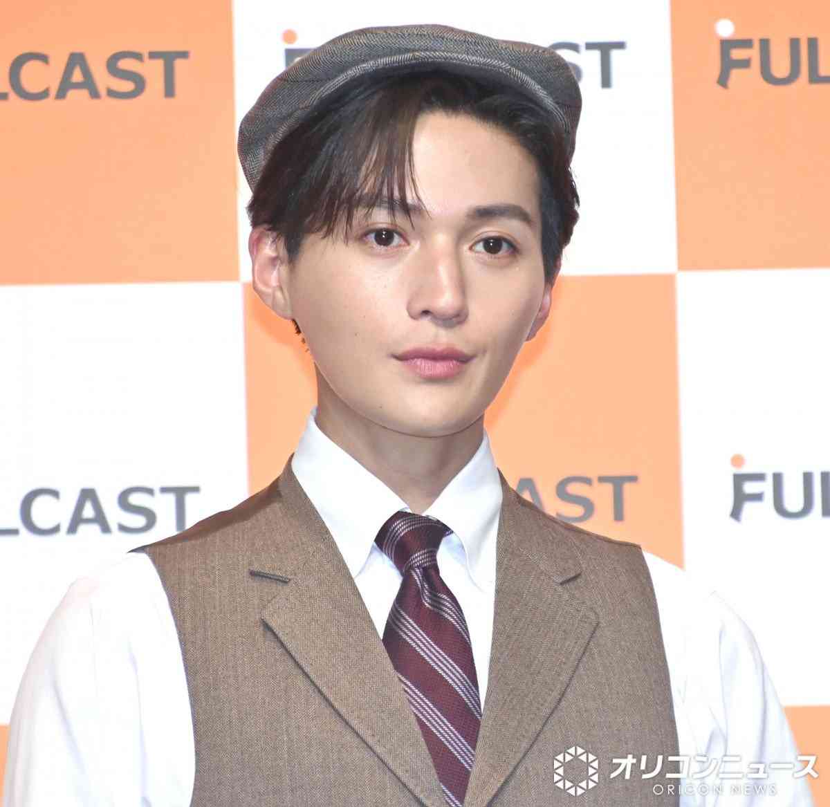 八木勇征、“鼻にマヨネーズ”で真顔見せるおちゃめショット「この表情なに」「可愛いすぎる」「鼻にマヨついててもイケメン」　ドラマ『推しが上司になりまして』オフショット