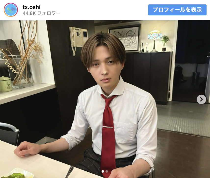 八木勇征、“鼻にマヨネーズ”で真顔見せるおちゃめショット「この表情なに」「可愛いすぎる」「鼻にマヨついててもイケメン」 ドラマ『推しが上司になりまして』オフショット