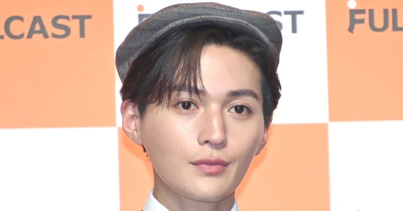 八木勇征、“鼻にマヨネーズ”で真顔見せるおちゃめショット「この表情なに」「可愛いすぎる」「鼻にマヨついててもイケメン」　ドラマ『推しが上司になりまして』オフショット  | オリコンニュース（ORICON NEWS）