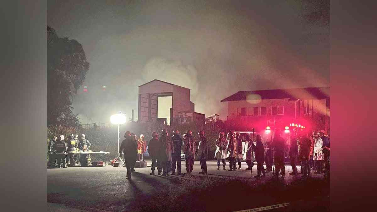 養豚場で複数の豚舎焼く火災、焼け跡から性別不明の遺体…男性２人と連絡取れず : 読売新聞