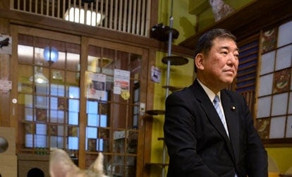 【写真特集】都市伝説「石破茂はネコにやたらに愛される」を検証してみたらホントに愛されていた | AERA DIGITAL（アエラデジタル）