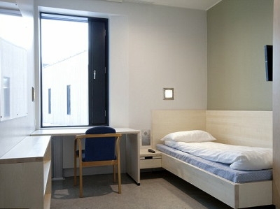 個室に薄型テレビや冷蔵庫、シャワーも完備した超ラグジュアリーなノルウェーの刑務所 - GIGAZINE