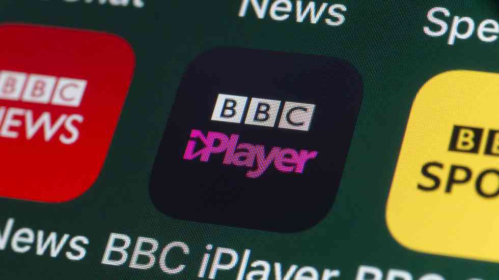 BBC hit with .3bn blow amid mass license fee refusals — RT World News