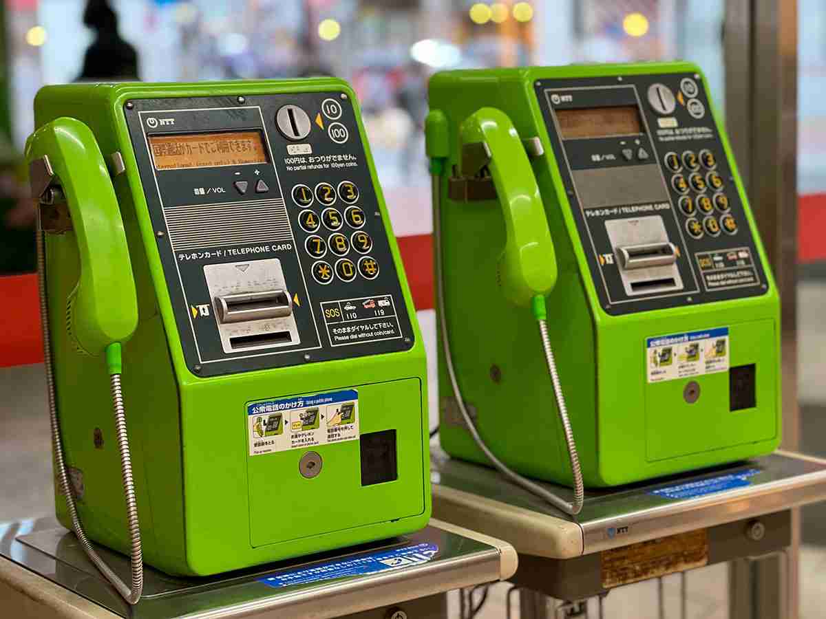 いまや電話をかけてくる人は“礼儀知らず”なのか…「躊躇なく電話できる人、意外と仕事できる説」を考察する | デイリー新潮