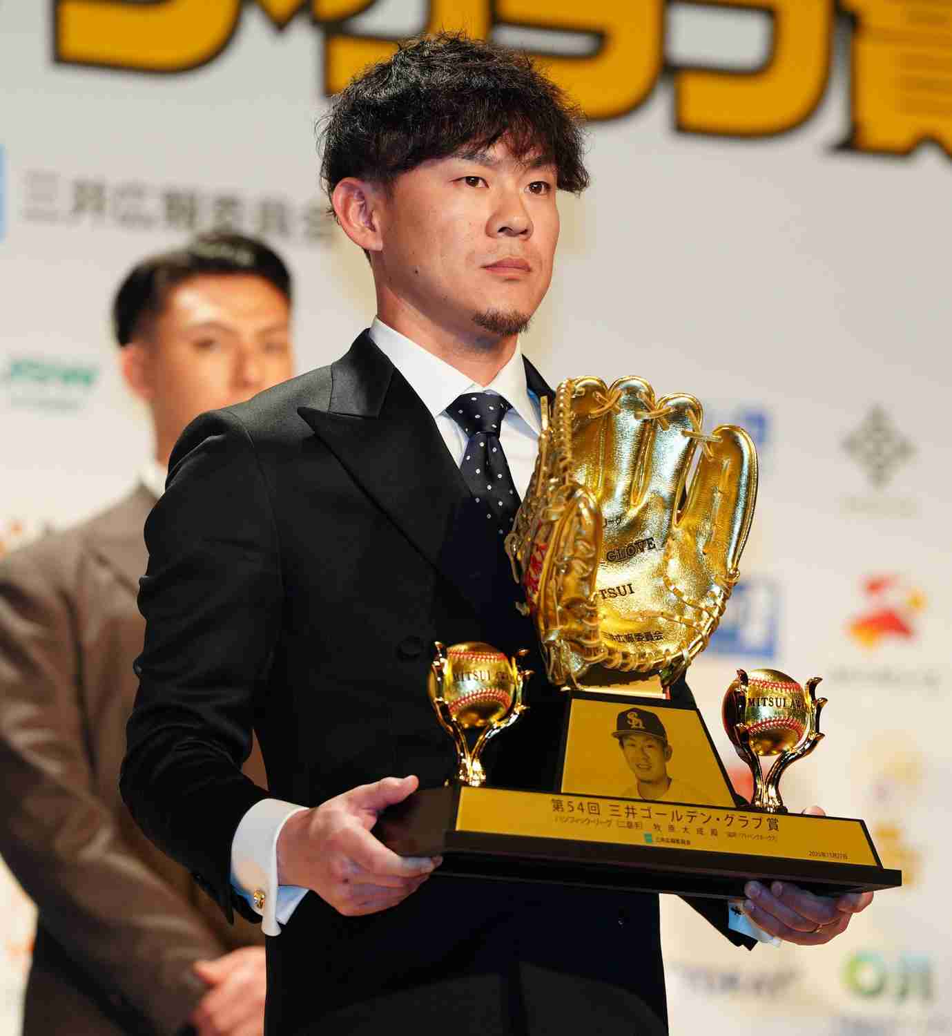 【ゴールデン・グラブ賞】牧原大成、盟友にチクリ「しょせんその程度」“牧原節”で初受賞も自虐（日刊スポーツ） - Yahoo!ニュース