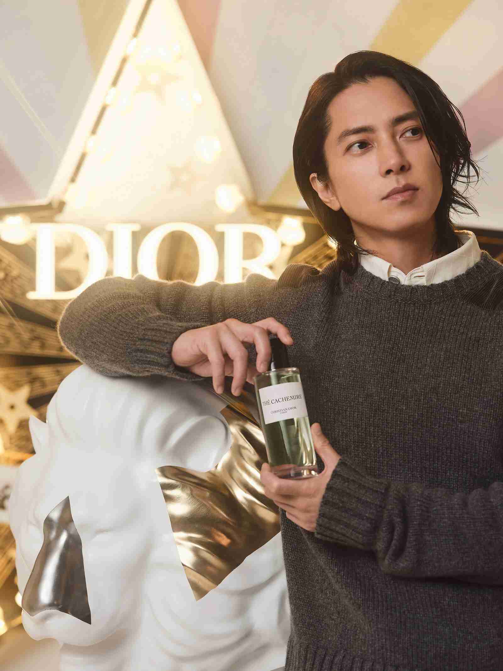 長髪が似合うイケメン