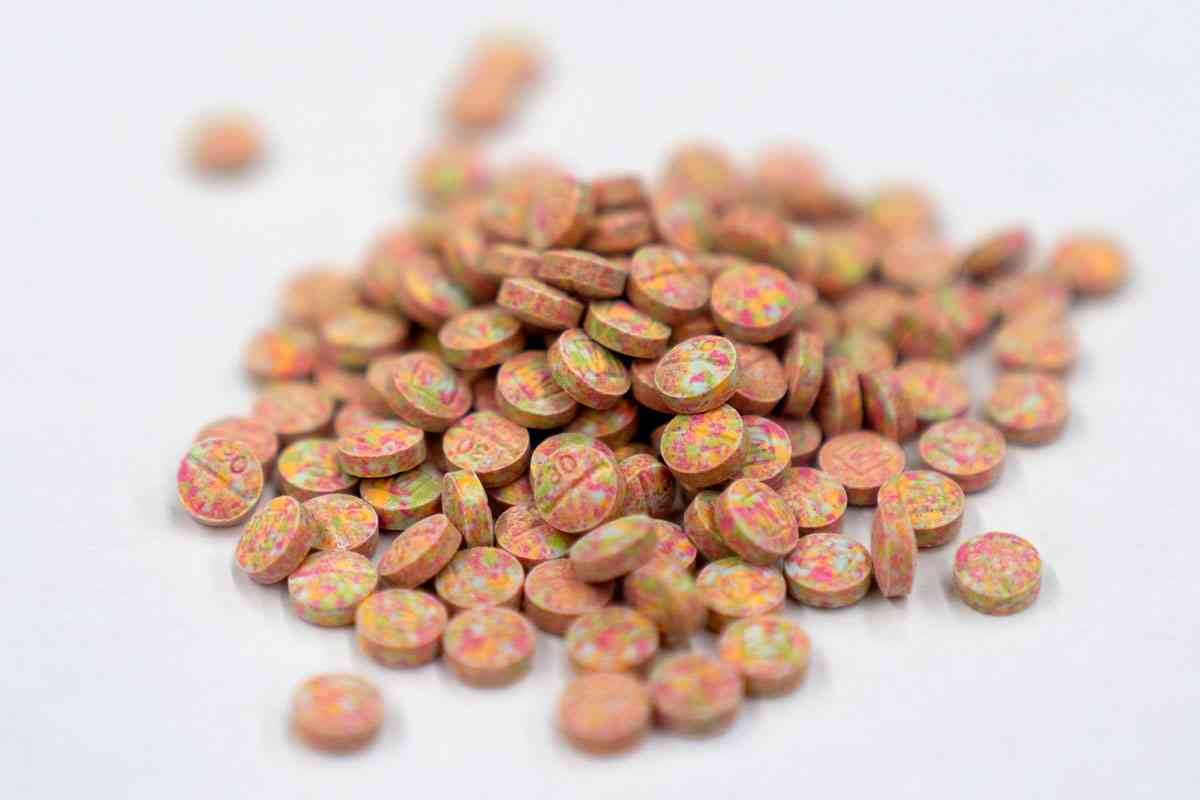 中国人の“闇薬局”で合成麻薬「フェンタニル」が9000円で買える恐怖　トー横では「クラミジアの薬」を共同購入するグループも