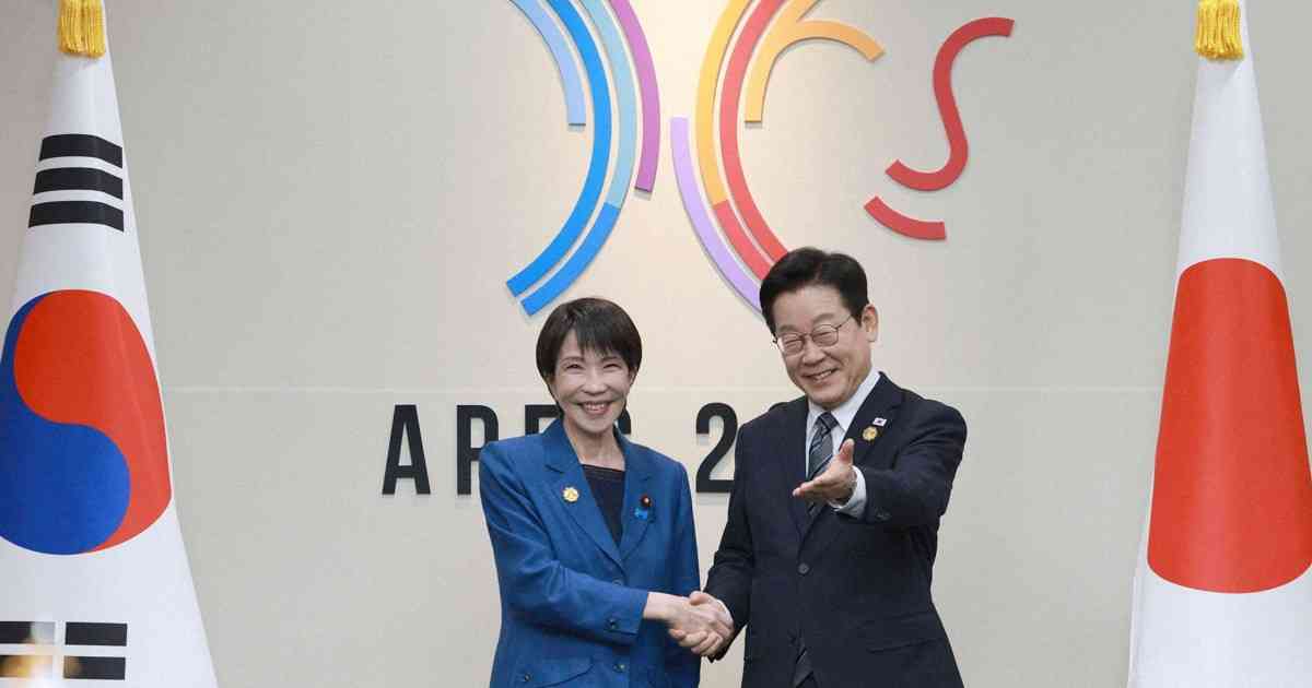 高市首相が日韓首脳会談で太極旗に一礼　「異例だ」韓国で注目集める | 毎日新聞