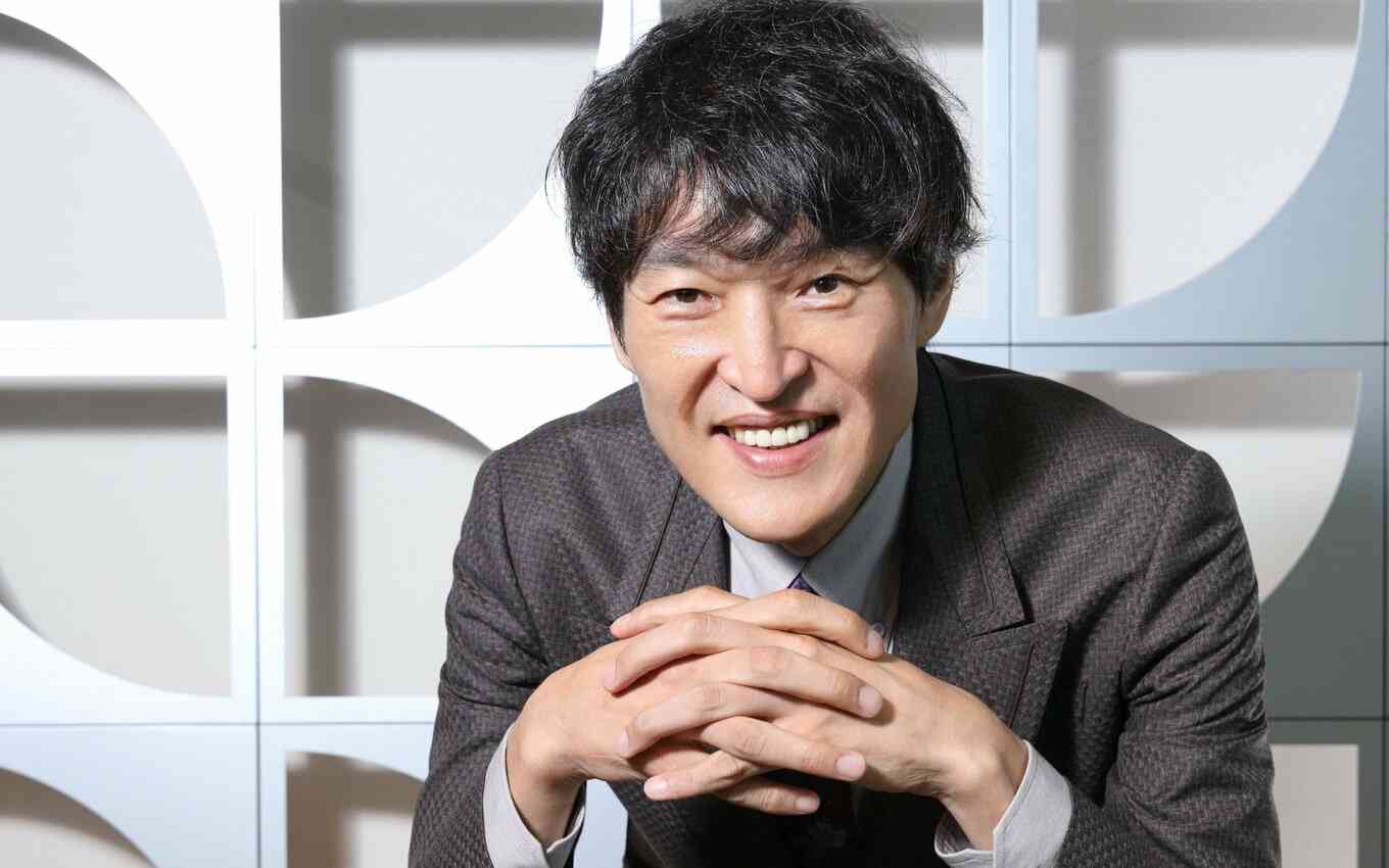 ３児の父・千原ジュニア、近年は難病で手術も。「子どもがいるからこそ、アクセルを踏み込める」子どもができたら守りに入ると思われるけど全く逆だと語る理由｜概要｜インタビューサイト 双葉社 THE CHANGE