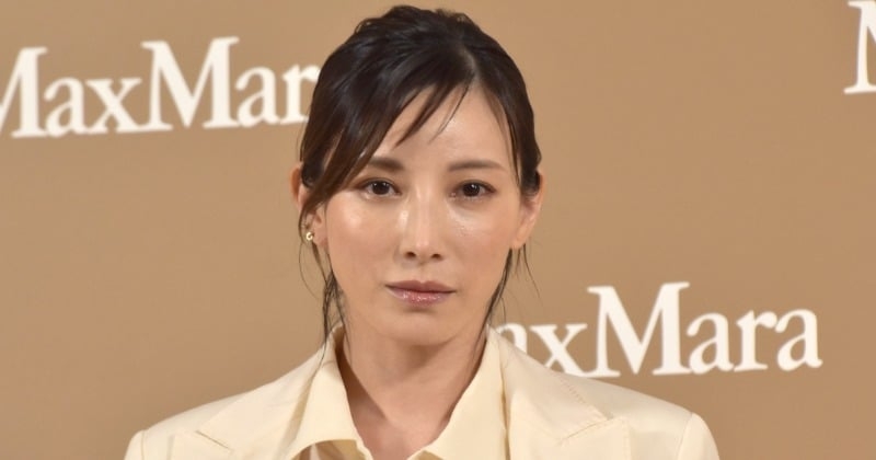 42歳・加藤あい「久しぶりのグラビア撮影」でデコルテ輝く艶やかショット　「20代にしか見えないです！」「いつまで天使なん??」と反響続々  | オリコンニュース（ORICON NEWS）