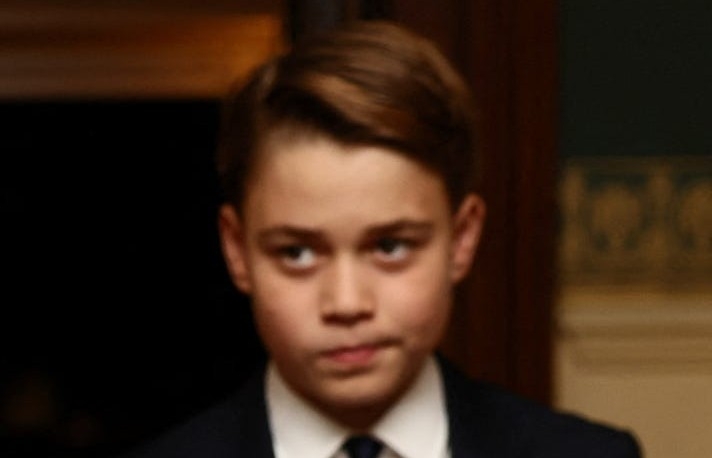 ジョージ王子（12）がハンサムなダークネイビースーツで公務に登場！ 成長っぷりにも感動しきり（25ans（ヴァンサンカン）） - Yahoo!ニュース