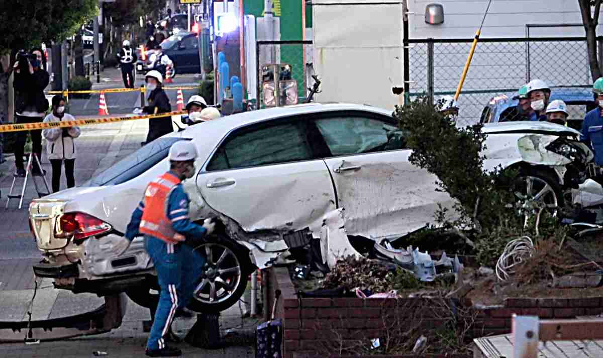 東京・足立区梅島でひき逃げ事件 少なくとも10人けが、うち2人が意識不明の重体　警視庁