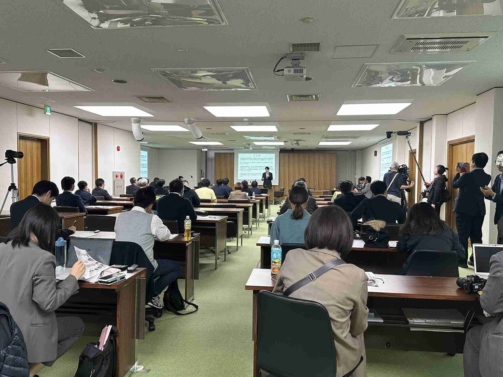 へずまりゅう氏、市議の勉強会休んで結婚式出席に批判「嫌がらせで税金泥棒と言われています」