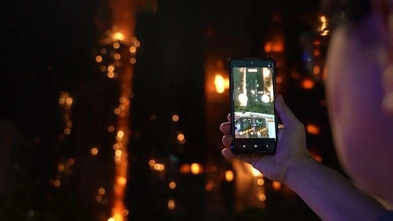 香港の高層住宅で大規模火災　死者36人…279人連絡とれず　消火活動続く　補修工事の竹の足場から火の粉が燃え移ったか