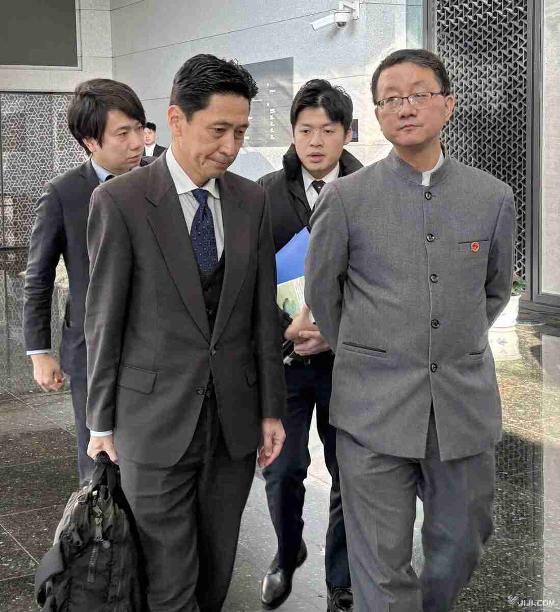 日本側が頭下げる？　局長協議で中国撮影の動画拡散