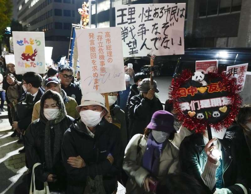 首相官邸前で「戦争あおるな」　台湾有事巡る答弁に抗議