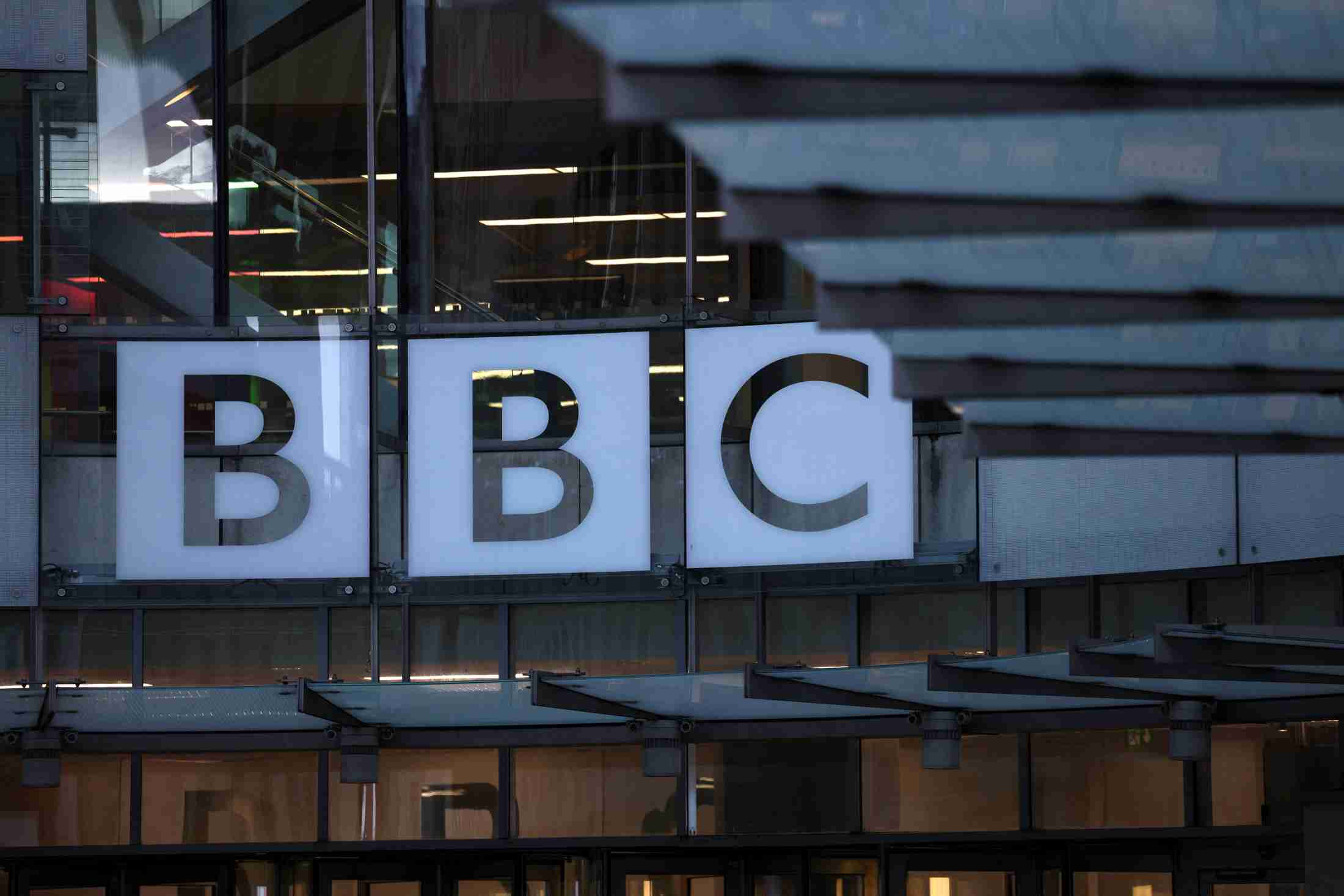 焦点：英ＢＢＣ、「偏向報道」巡るトップ辞任で信頼性や経営体制にも激震（ロイター） - Yahoo!ニュース