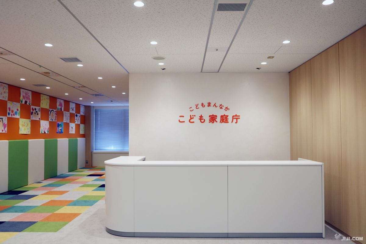 子育て世帯に「応援手当」　1人2万円、来春支給　こども家庭庁