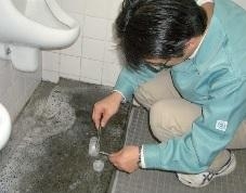 学校トイレに求められていること：衛生性を科学する | 学校・幼児施設 | パブリック向け商品 | 商品を選ぶ | TOTO