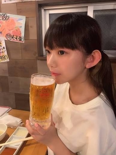 30歳Fカップグラドルが「12歳に見える」…海外撮影で現地“勘違い” 長澤茉里奈に「小学生かな?」の声も