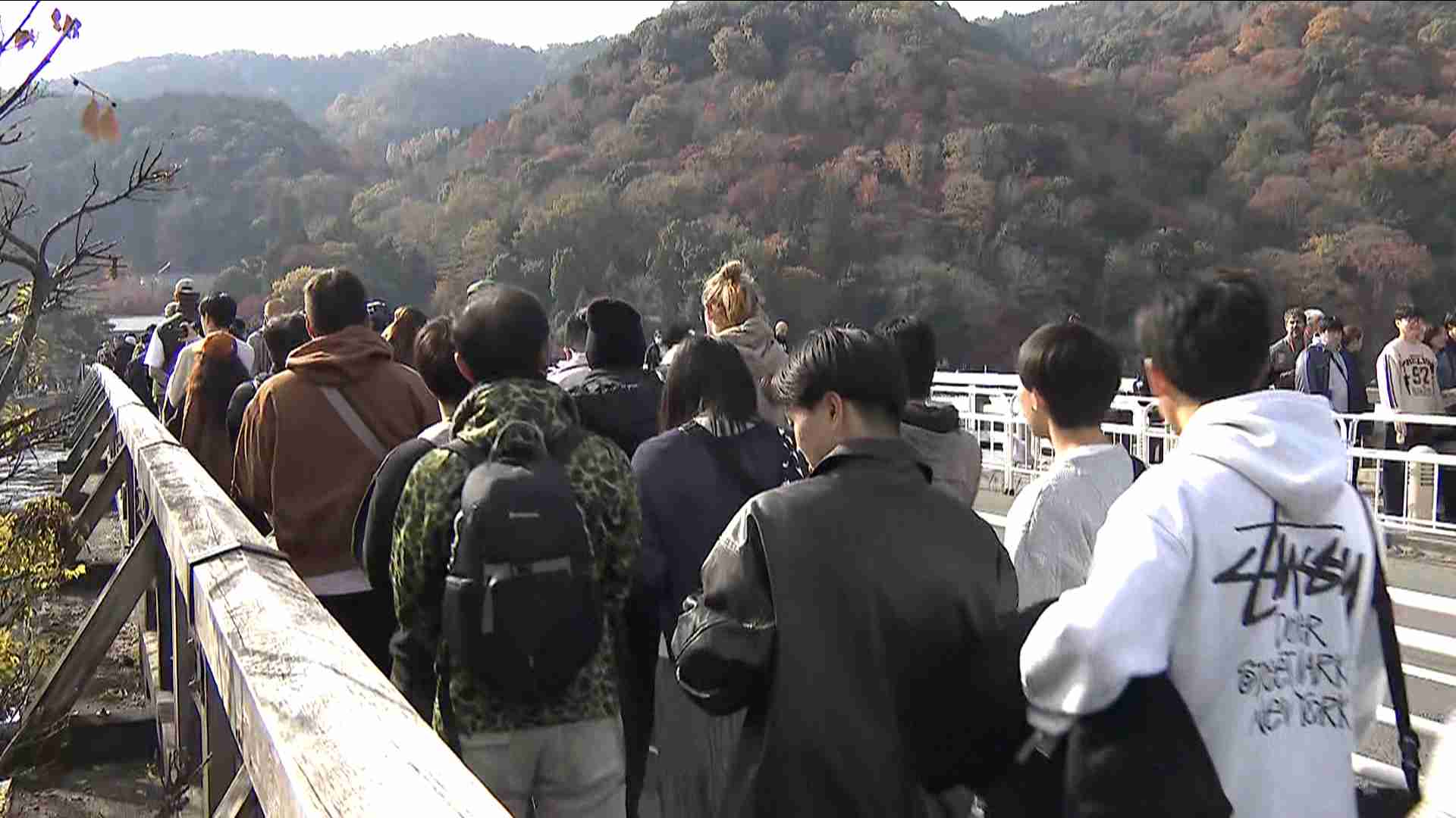 「『危ないから日本に行かないように』と両親から言われたが、ここはとても安全」中国人観光客　3連休でにぎわう観光地に“渡航自粛”呼びかけの影響は？（ABCニュース） - Yahoo!ニュース