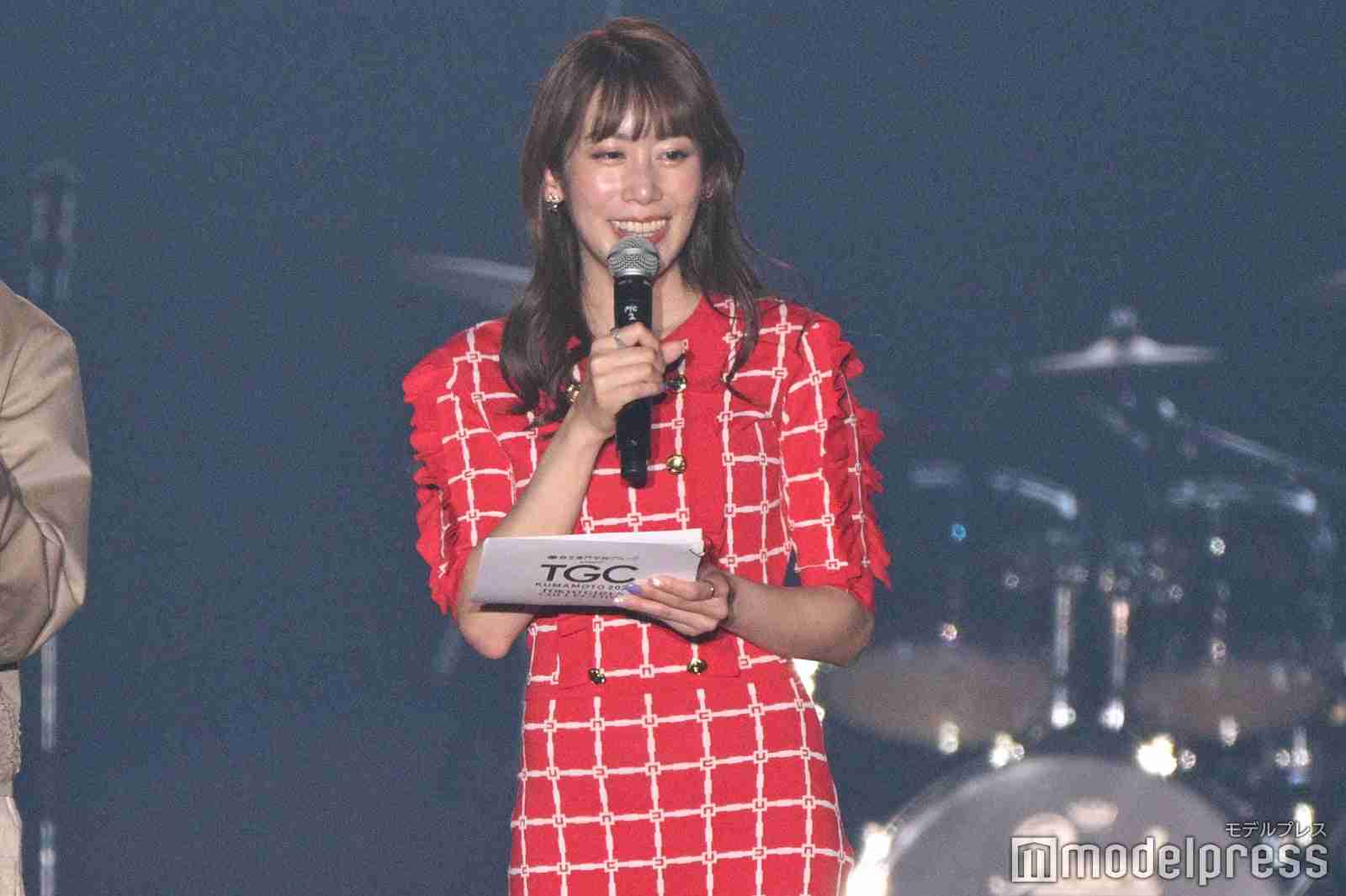元NHK中川安奈アナ、ミニスカポリス姿にファン悶絶「スタイルの良さ際立つ」「ギャップすごすぎて二度見」 - モデルプレス
