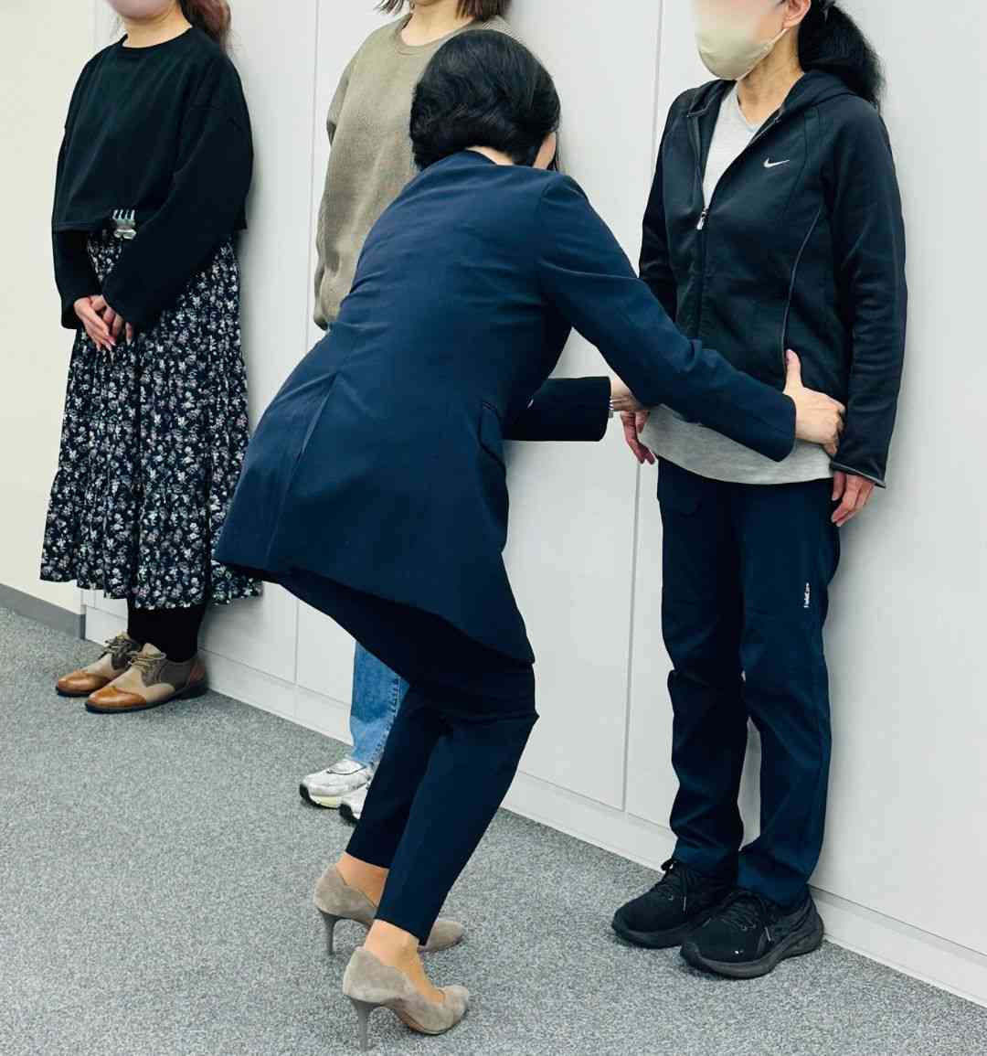 「何を着ても老けて・太って見える…」のはなぜ?奇跡の48歳が教える“姿勢”を秒でなおす方法