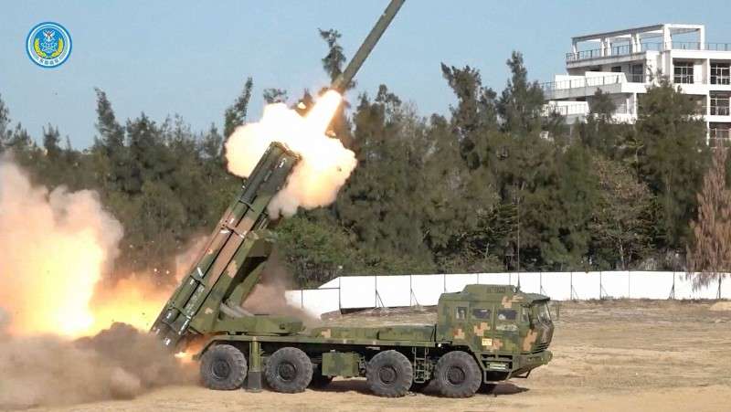 駆逐艦や爆撃機を投入　中国軍が軍事演習　台湾「休戦ライン越えた」（毎日新聞） - Yahoo!ニュース
