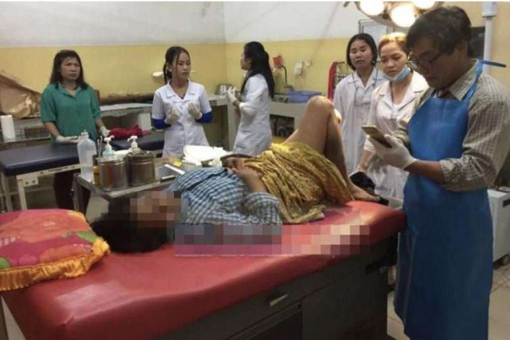 女性が陰部にキュウリを突っ込み取れなくなる　病院で「滑って入ったの！」