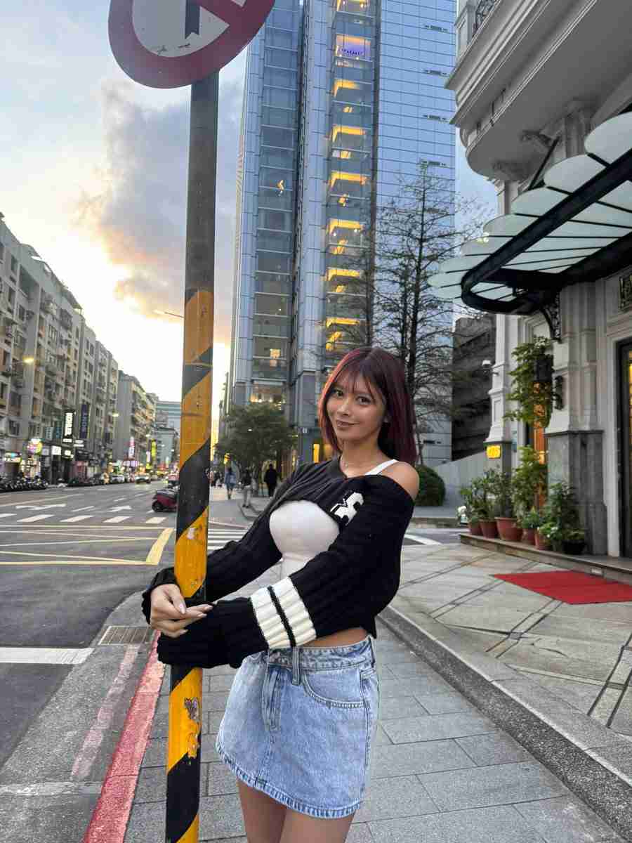 「日本ではこんなのもー着れない」22歳Iカップグラドルのスタイルに騒然「確かに目立ちすぎるね」