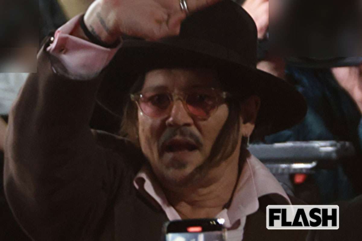 ジョニー・デップ「7万5000円」撮影会が大混乱…「20時間待って結局会えず」「トイレもずっと我慢」参加者が憤慨する “惨状” | Smart FLASH/スマフラ[光文社週刊誌]