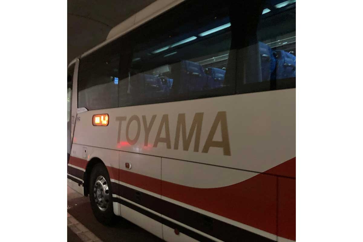 事故渋滞で母娘のトイレ限界…インターまで2.6キロ　「突然ドアが開いて…」現れた救世主に称賛の声 | ENCOUNT