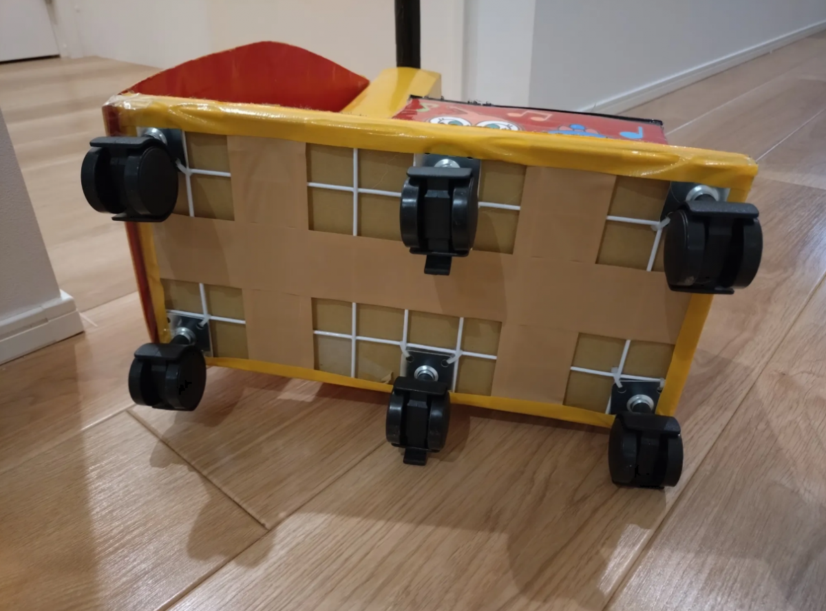 「ママが作ってくれた!」牛乳パック製“アンパンマンバイク”に娘が大喜び 完成度の高さが話題に