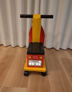 「ママが作ってくれた!」牛乳パック製“アンパンマンバイク”に娘が大喜び 完成度の高さが話題に