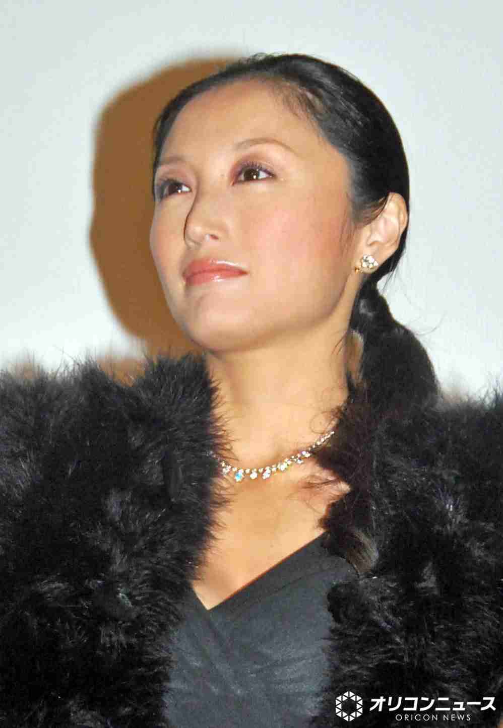 51歳・井上晴美、今も変わらぬ圧巻の水着姿「グラビアクイーンが26年ぶりに帰ってきた！」  | オリコンニュース（ORICON NEWS）